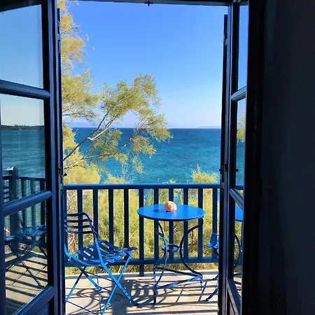 Cavos Studio By The Sea Holiday home *